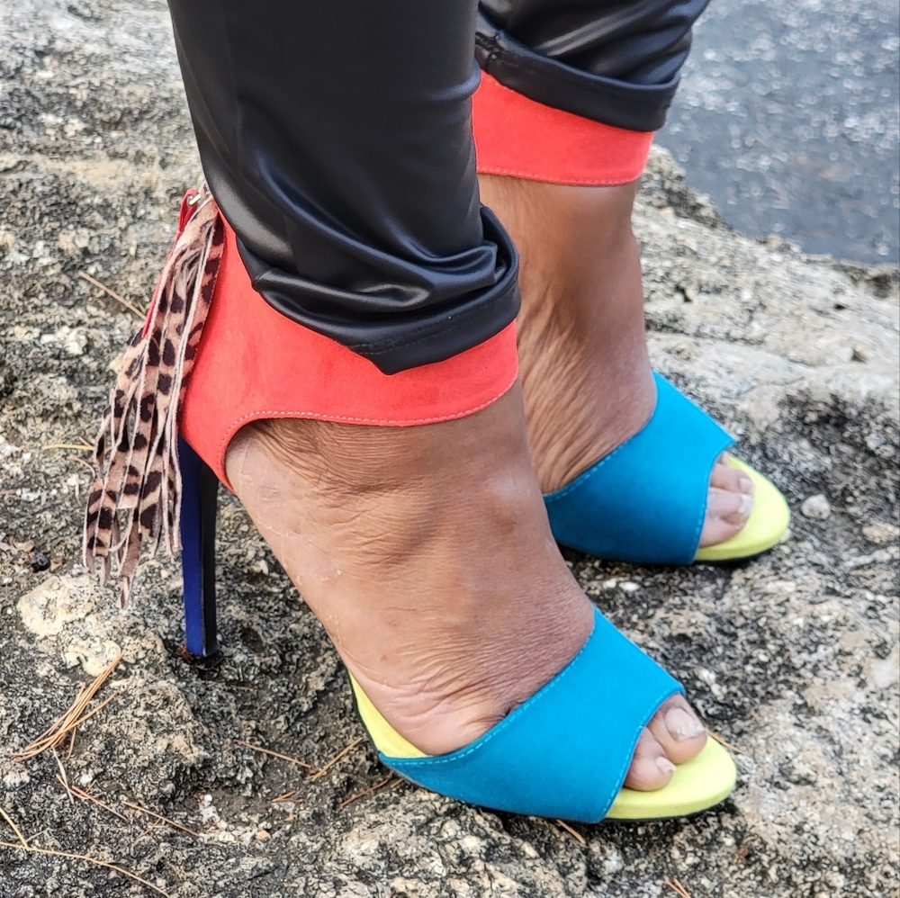 Color Block Pumps - Picture 4 of 4